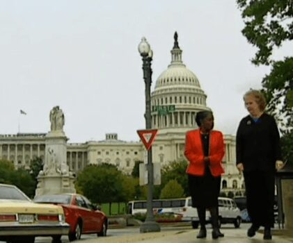 Linia Graniczna: Podzielona Społeczność